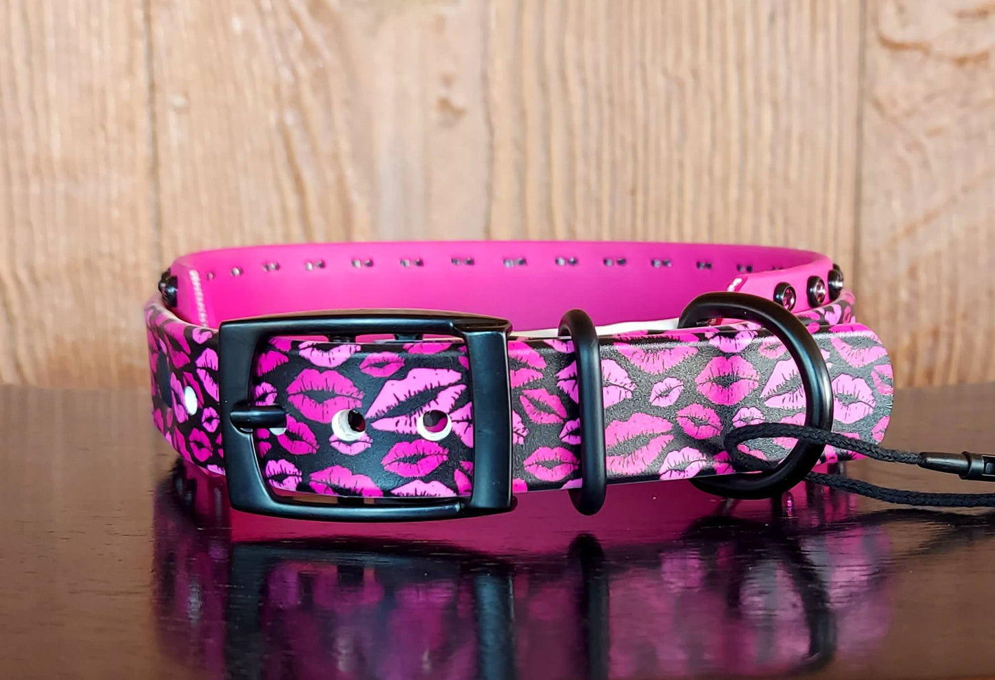 Kisses Buckle Collar
