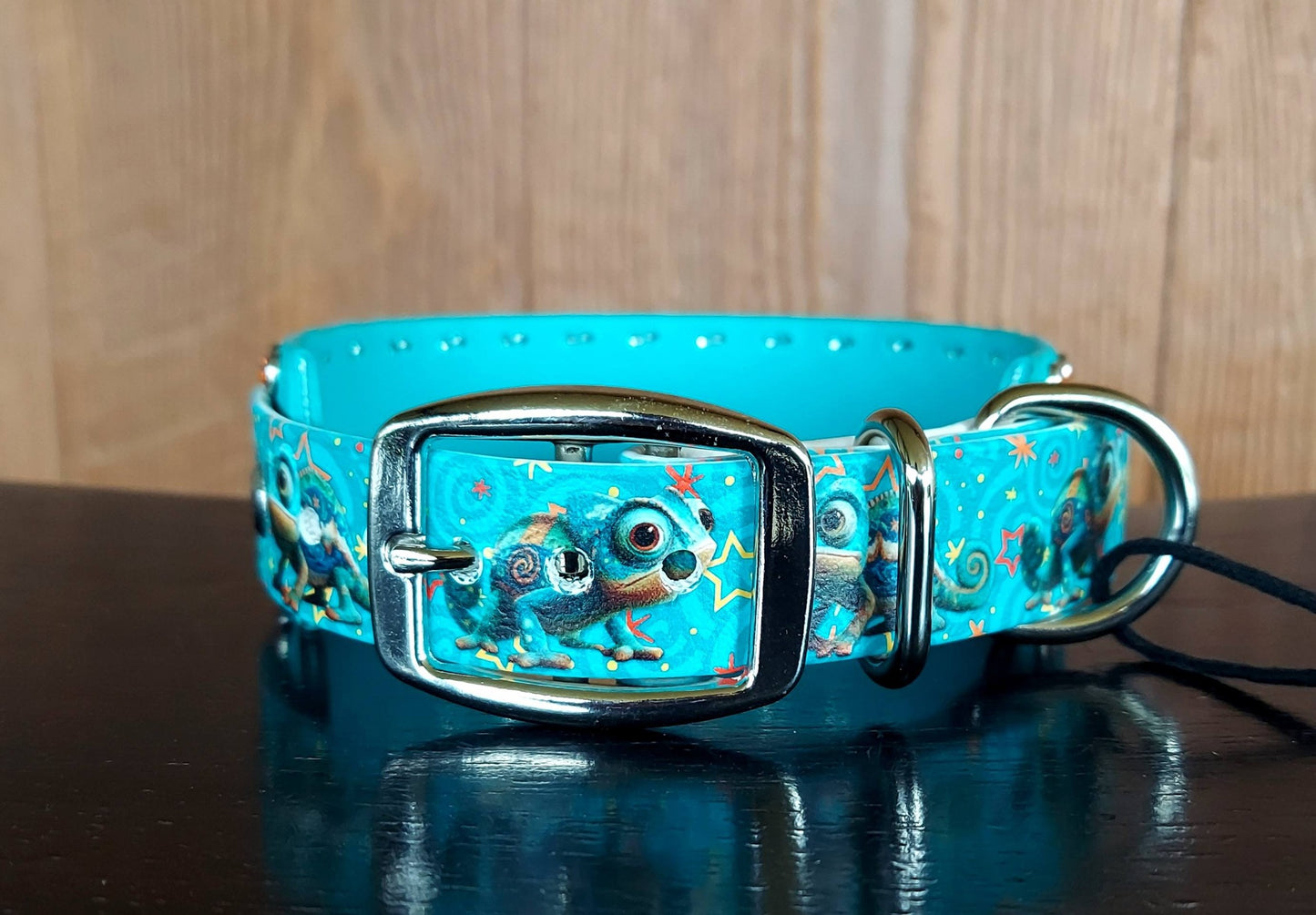 Karma Chameleon Buckle Collar