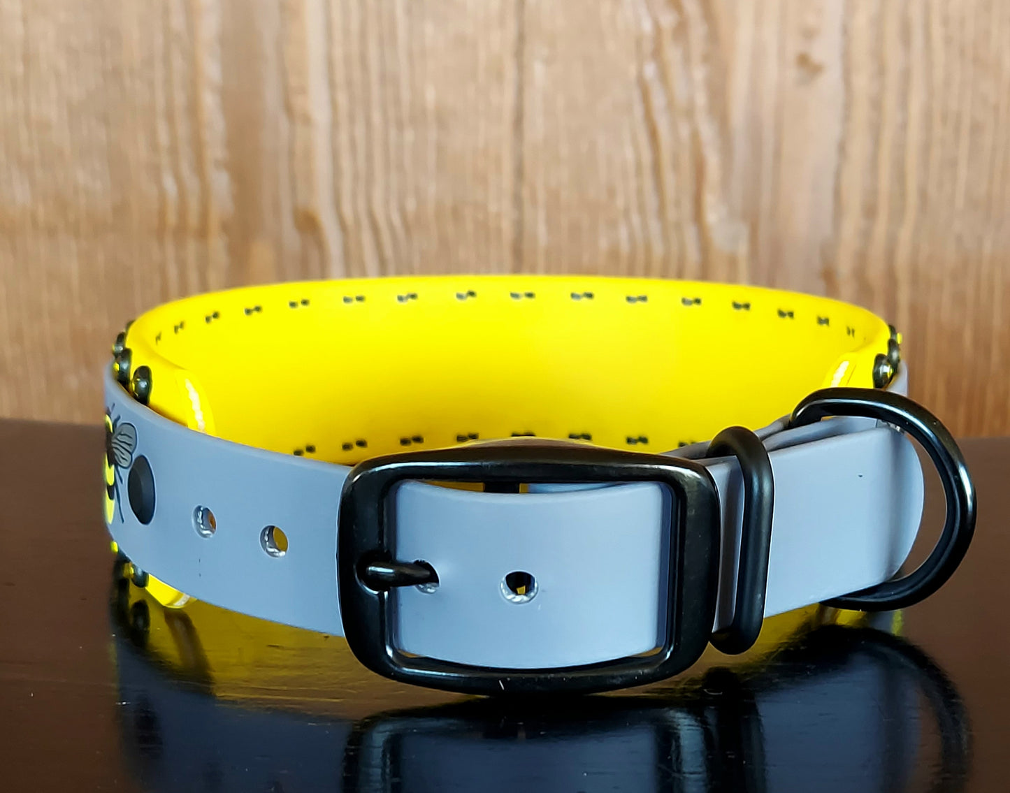 Bumble Bees Buckle Collar