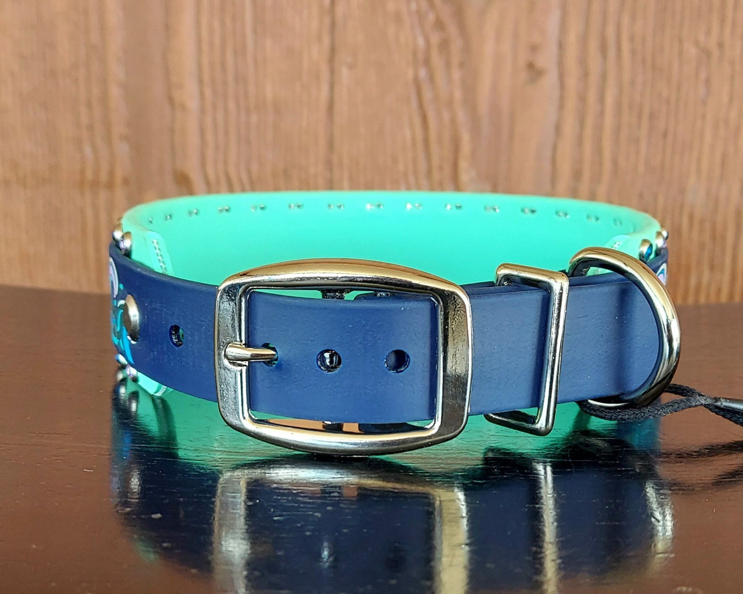 Shimmer Waves Buckle Collar