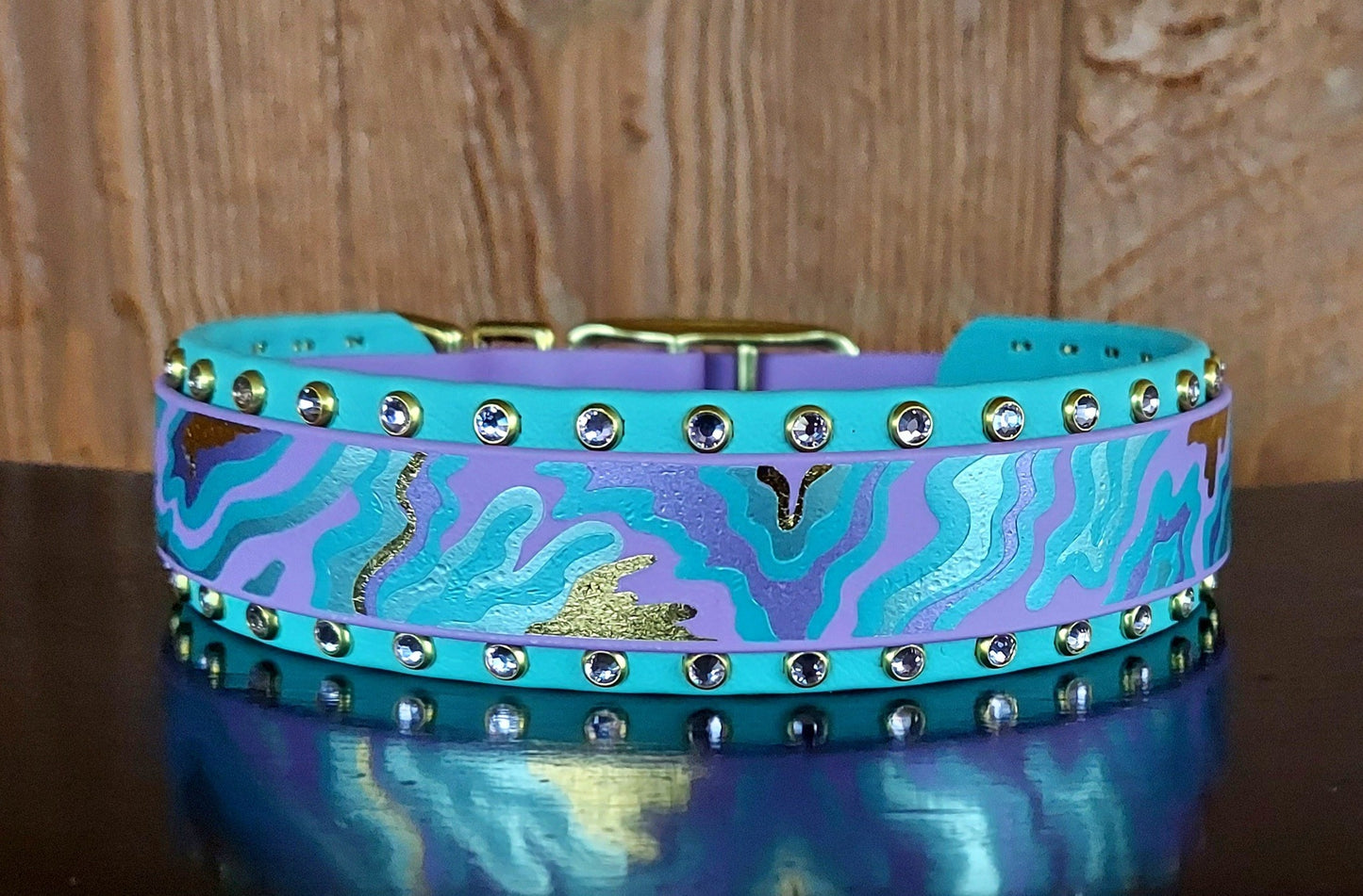 Geode Swirl Buckle Collar