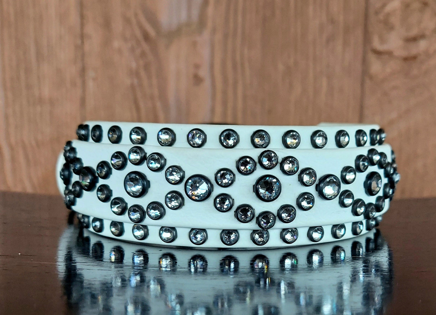 Regal WHITE Buckle Collar